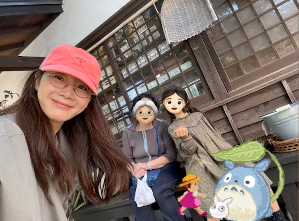 Choi Ji Woo chia sẻ hình ảnh bên gia đình trong chuyến du lịch.&nbsp;