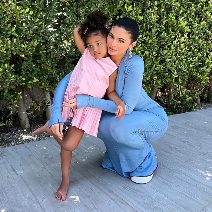 Người mẫu Kylie Jenner được khen ngợi vì cách dạy con Ảnh 3