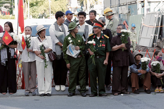 Huỳnh Lập và nhiều sao Việt dự lễ tiễn đưa các anh hùng liệt sĩ ở công viên Lê Thị Riêng Ảnh 3
