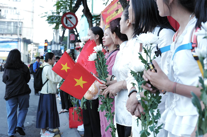 Huỳnh Lập và nhiều sao Việt dự lễ tiễn đưa các anh hùng liệt sĩ ở công viên Lê Thị Riêng Ảnh 4