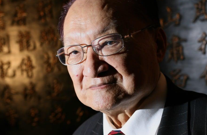 Kim Dung là một trong những cây bút có ảnh hưởng sâu rộng đến tiểu thuyết võ hiệp Hoa ngữ, với những tác phẩm vượt qua giới hạn của một câu chuyện về võ công và ân oán giang hồ.