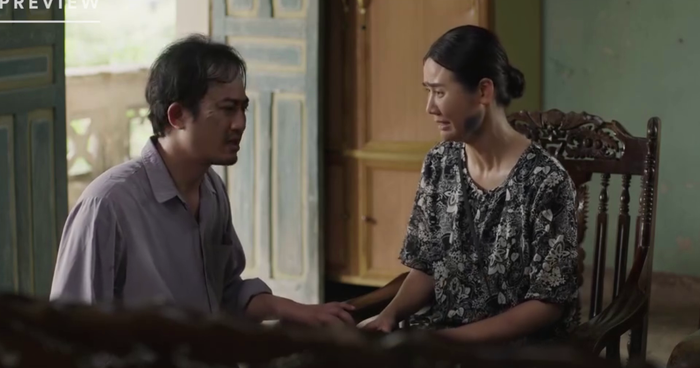 Huyền Lizzie và Doãn Quốc Đam trong Căn nhà không mái che.