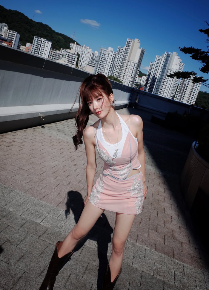 Kwon Eun Bi gây bất ngờ với tỷ lệ cơ thể như người mẫu Ảnh 1