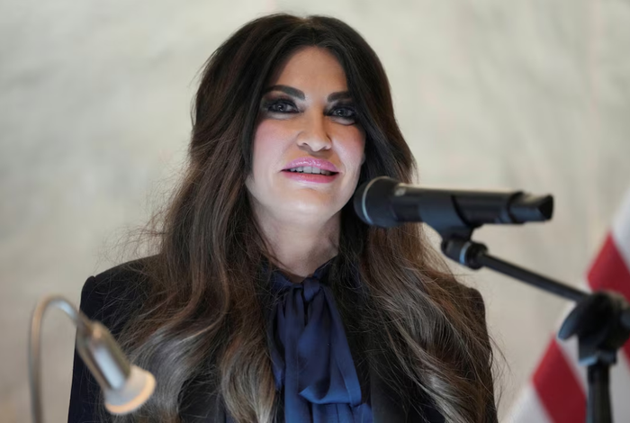 Đại sứ Mỹ tại Hy Lạp Kimberly Guilfoyle phát biểu trong buổi lễ khánh thành tại trụ sở Đại sứ quán Mỹ ở Athens, Hy Lạp, ngày 7/10/2026. Ảnh: Mark Schiefelbein/Pool qua Reuters.