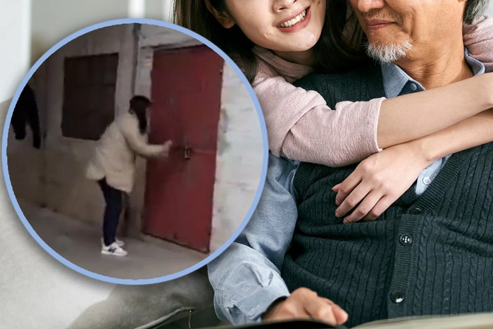 Con gái tức giận vì không có chìa khóa cửa chính nên đã nhiều lần phá cửa xông vào nhà cha (ảnh nhỏ). Ảnh: Weibo