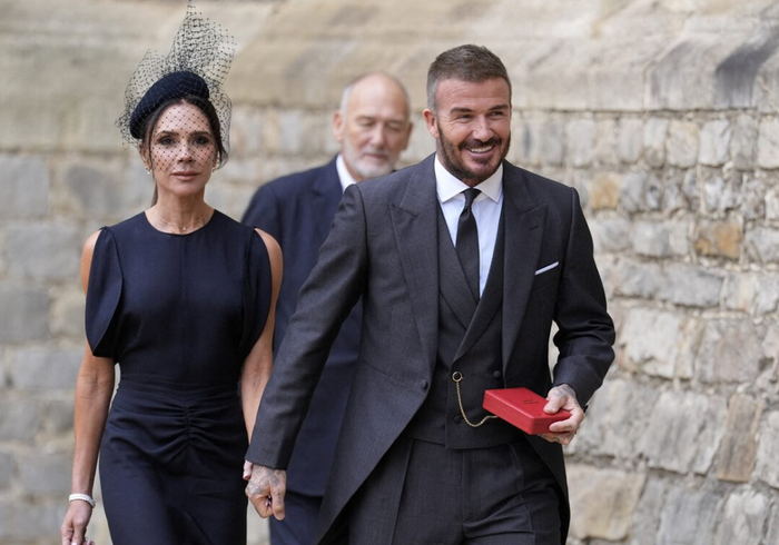 David Beckham cùng vợ, bà Victoria Beckham, tại Lâu đài Windsor, hạt Berkshire, Anh, ngày 4/11/2025. Ảnh: Andrew Matthews/Pool qua REUTERS.