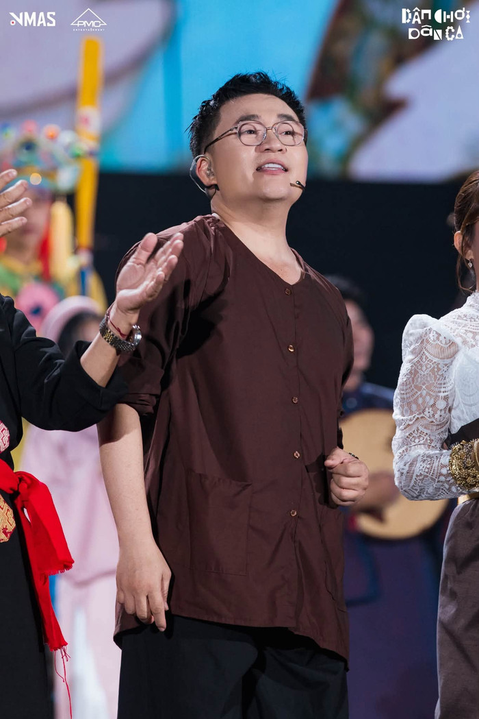 Nam MC dành nhiều lời khen ngợi cho Phương Mỹ Chi sau đêm diễn.