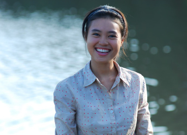 Ninh Dương Lan Ngọc trong phim Cánh Đồng Bất Tận.