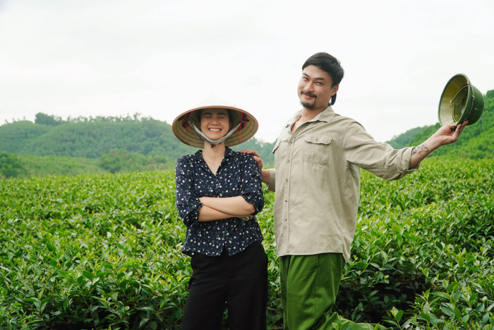 Duy Hưng đăng ảnh bên Huyền Lizzie, hé lộ cuộc gặp giữa Toản và Hạnh trong Căn nhà không mái che. Ảnh: FBNV