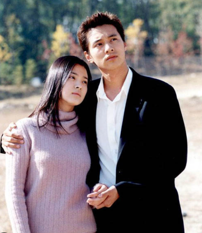 Won Bin và Song Hye Kyo trong 'Trái tim mùa thu'.