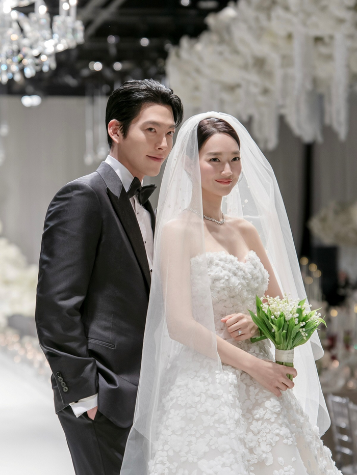 Kim Woo Bin và Shin Min Ah kết hôn vào tháng 12/2025.