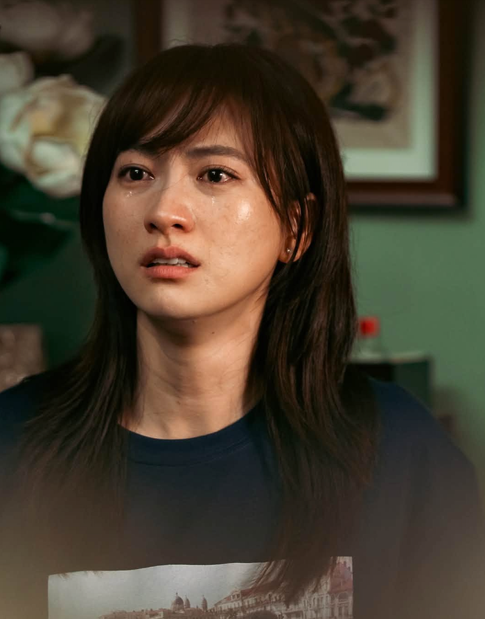 Mây (Phương Anh Đào) không giấu được sự uất ức khi cho rằng mẹ thiên vị em trai Pháo, khiến cô có cảm giác bị bỏ quên.