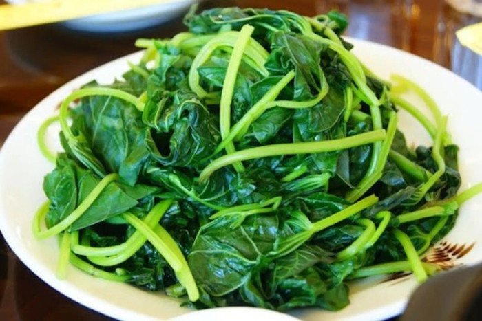 Rau luộc.