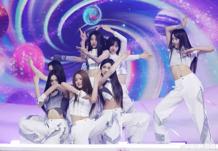 Tân binh của Lee Soo Man gây sốt với công thức Kpop quen thuộc, gợi nhớ BoA và thời hoàng kim SM Ảnh 6