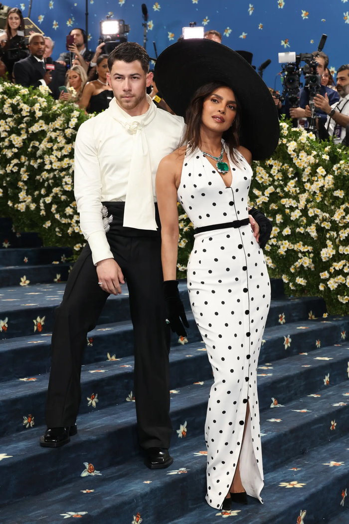 Về phía Nick Jonas, nam ca sĩ kết hôn với nữ diễn viên Priyanka Chopra vào tháng 12/2018.&nbsp;
