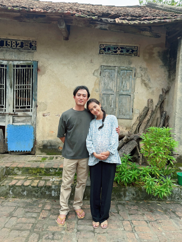 Huyền Lizzie lên tiếng bênh vực Doãn Quốc Đam giữa tranh cãi về cảnh bạo hành trong phim Căn Nhà Không Mái Che.