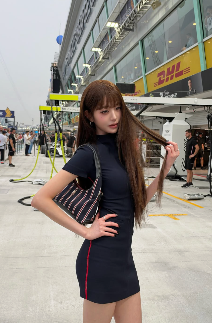 Jang Won Young đăng tải lên trang mạng xã hội cá nhân loạt hình ảnh ghi lại chuyến tham dự chặng đua F1.