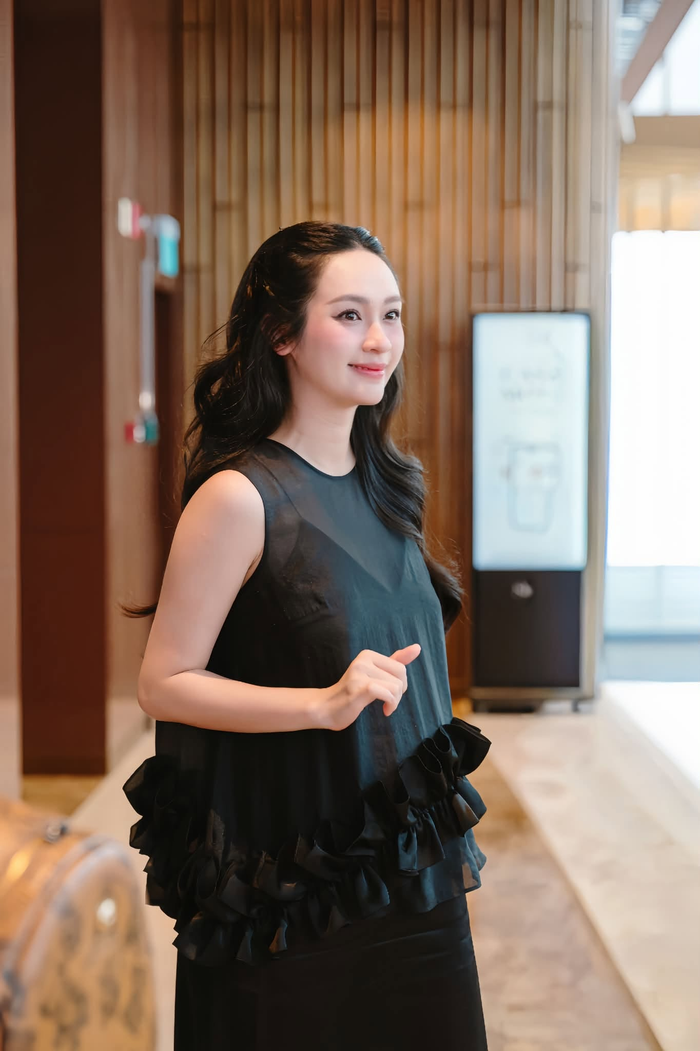 Nhan sắc ngày một thăng hạng của Vũ Thúy Quỳnh dù đang trong thai kỳ.