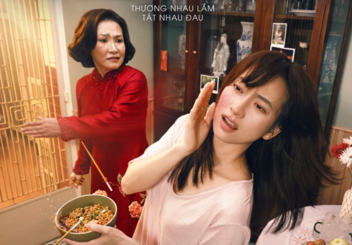 Hồng Đào tát Phương Anh Đào trong Ngày Con Còn Mẹ.