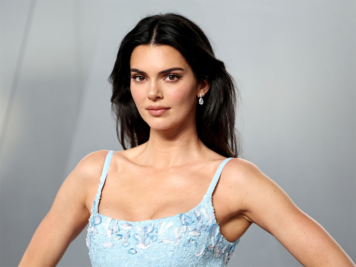 Kendall Jenner cho biết cô muốn một lần làm rõ những suy đoán kéo dài về mối quan hệ giữa mình và người bạn thân lâu năm.