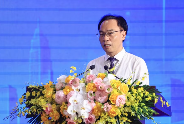 Bộ trưởng Bộ GDĐT Hoàng Minh Sơn trao đổi tại chương trình Thủ tướng Chính phủ đối thoại với thanh niên năm 2026. Ảnh: MOET