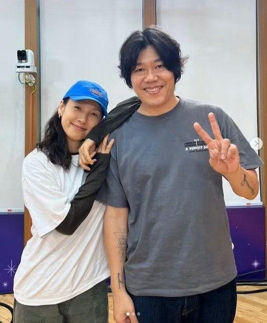 Lee Hyori tham gia chương trình do chồng dẫn dắt.
