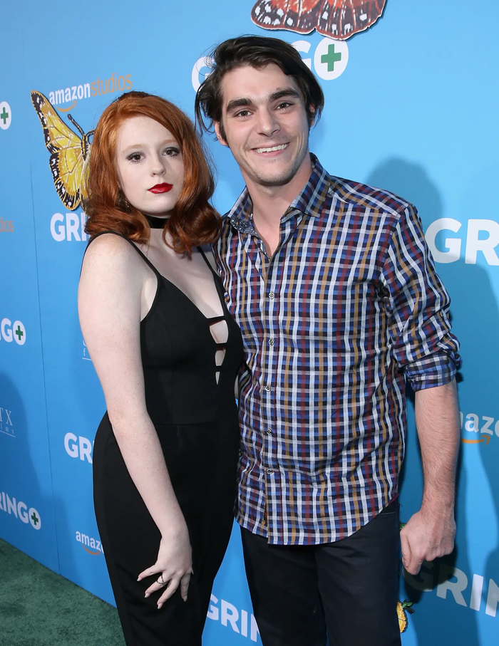 RJ Mitte và em gái.