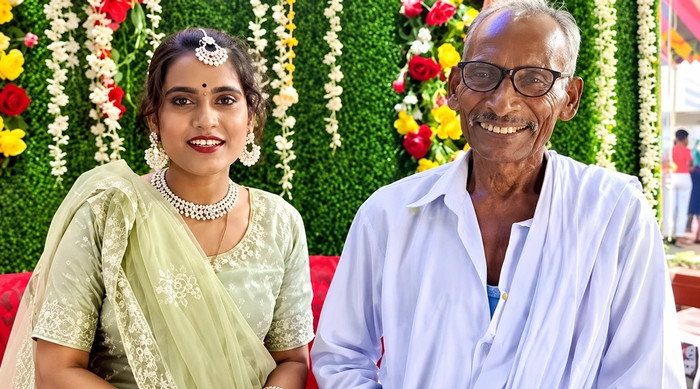 Ông Ramsughar, 75 tuổi, và nữ influencer Reena Rajput, 30 tuổi, thông báo đính hôn tại Auraiya. (Ảnh: X)
