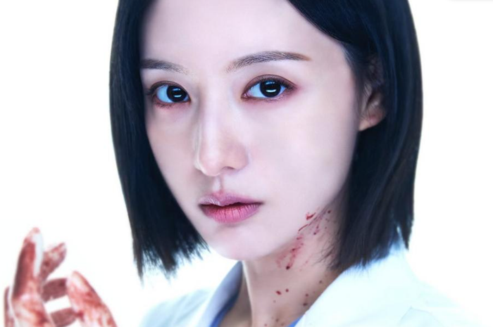 Kim Ji Won đảm nhận vai nữ bác sĩ phẫu thuật thiên tài Gye Soo Jung trong phim truyền hình Doctor X.