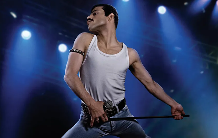 Rami Malek trong Bohemian Rhapsody (2018), tác phẩm có Dexter Fletcher tham gia hoàn thiện quá trình quay.