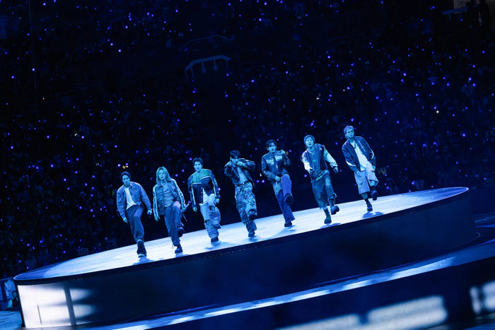 BTS được cảnh sát Chile khen ngợi giữa vụ bắt giữ 15 người gần sân vận động Ảnh 2