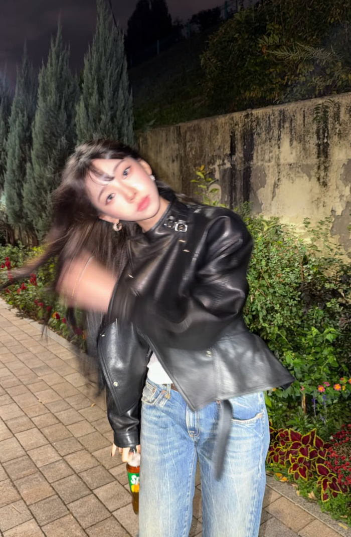 Gương mặt nhỏ nhắn cùng tỷ lệ đường nét hài hòa của Karina trở thành tâm điểm chú ý.&nbsp;