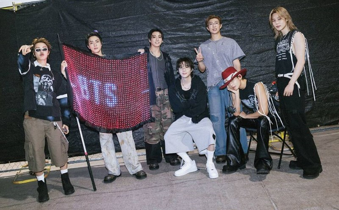 BTS từng tuyên bố vào tháng 7 rằng nhóm sẽ không gửi tác phẩm tham dự Grammy năm nay.