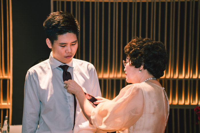 Từ những ngày đầu hoang mang trước chẩn đoán tự kỷ, người bà đã bền bỉ tìm kiếm môi trường giáo dục phù hợp cho cháu trai.