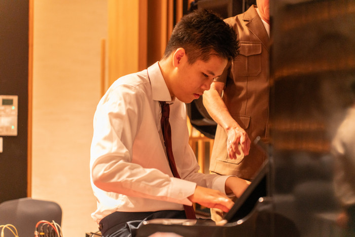 Từ những tiến bộ nhỏ trong sinh hoạt, giao tiếp đến học tập, mỗi bước trưởng thành của Nhật Minh đều là niềm vui và động lực để bà tiếp tục đồng hành cùng cháu.
