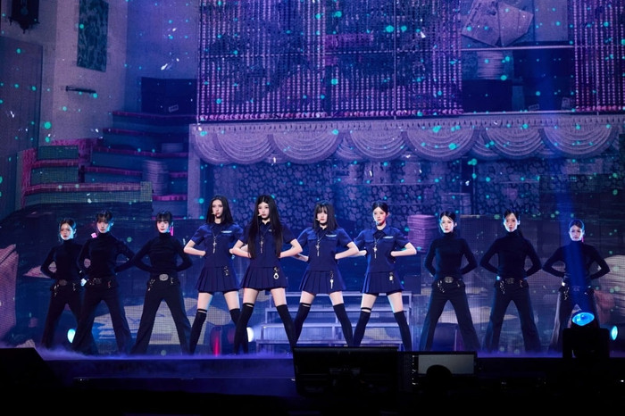 ILLIT gây xôn xao vì concert thưa thớt khán giả, chuyện gì đang xảy ra với nhóm nhạc nhà HYBE? Ảnh 4
