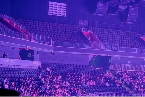 ILLIT gây xôn xao vì concert thưa thớt khán giả, chuyện gì đang xảy ra với nhóm nhạc nhà HYBE? Ảnh 2