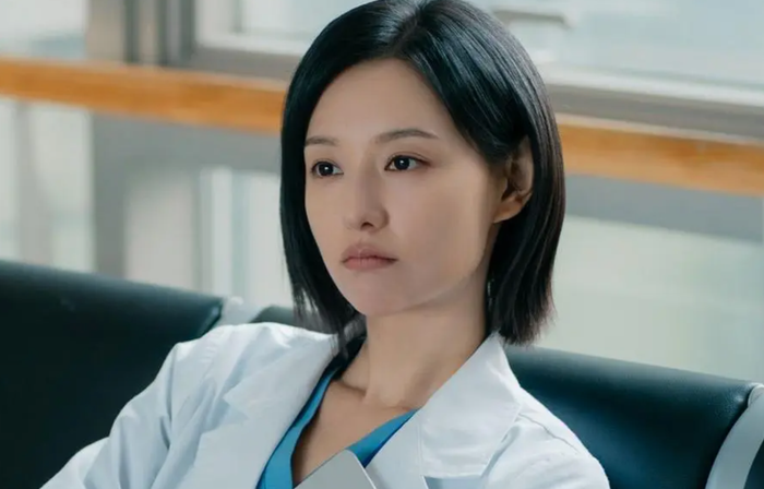 Kim Ji Won dẫn đầu bảng xếp hạng diễn viên truyền hình được quan tâm nhất tuần với bộ phim Doctor X.