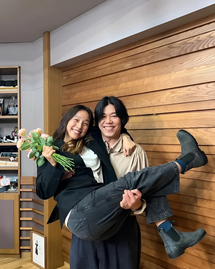 Gần đây, chồng Lee Hyori gặp vấn đề sức khỏe và phải dành thời gian nghỉ ngơi, hồi phục.