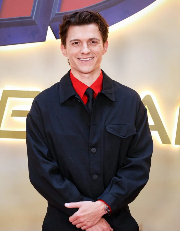 Tom Holland trở thành diễn viên có tổng doanh thu phòng vé cao nhất lịch sử điện ảnh.
