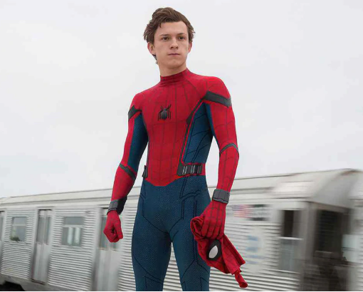 Tom Holland trong vai Người Nhện, nhân vật đưa tên tuổi anh đến gần hơn với khán giả toàn cầu.
