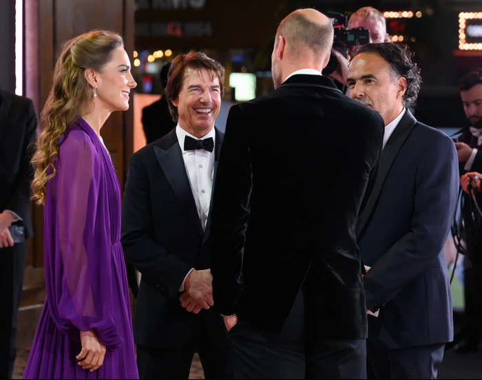 Tom Cruise đã có dịp trò chuyện và giao lưu với Hoàng tử William cùng Kate Middleton tại rạp ODEON Luxe Leicester Square ở London vào ngày 23/9.&nbsp;