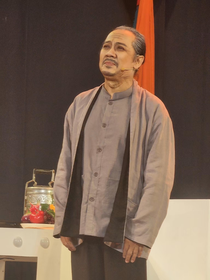 NSƯT Thành Lộc trong ngày ra mắt kịch đoàn mang tên mình.