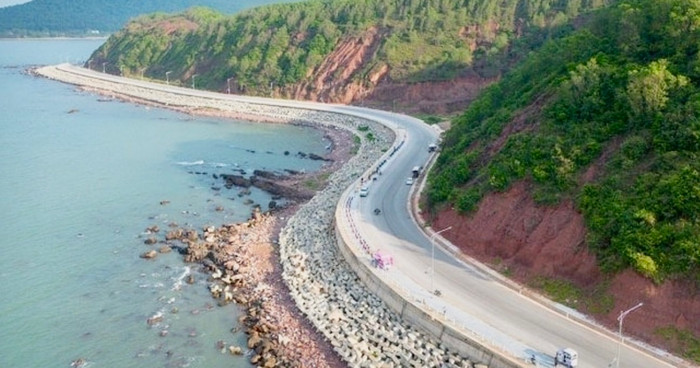 Khung cảnh tuyến đường ven biển kết nối Nghi Sơn (Thanh Hóa) - Cửa Lò (Nghệ An). Ảnh: Sưu tầm