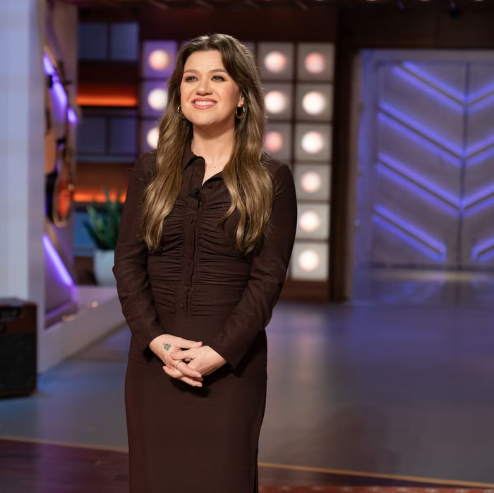 Kelly Clarkson: 'Không nên để AI cạnh tranh với con người' Ảnh 2