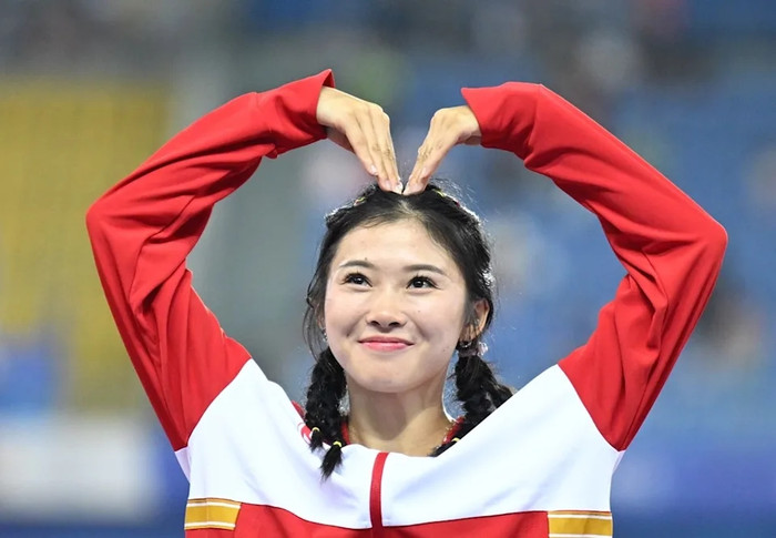 Wu Yanni giành HCB nội dung 100m vượt rào tại Đại hội Thể thao Sinh viên Thế giới Thành Đô. (Ảnh tư liệu: Tân Hoa Xã)