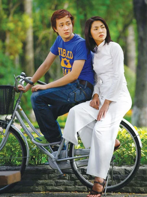 Từ câu chuyện về tiền bạc, gia đình đến hành trình trưởng thành, Bỗng dưng muốn khóc vẫn tạo được sự đồng cảm với khán giả hiện tại.