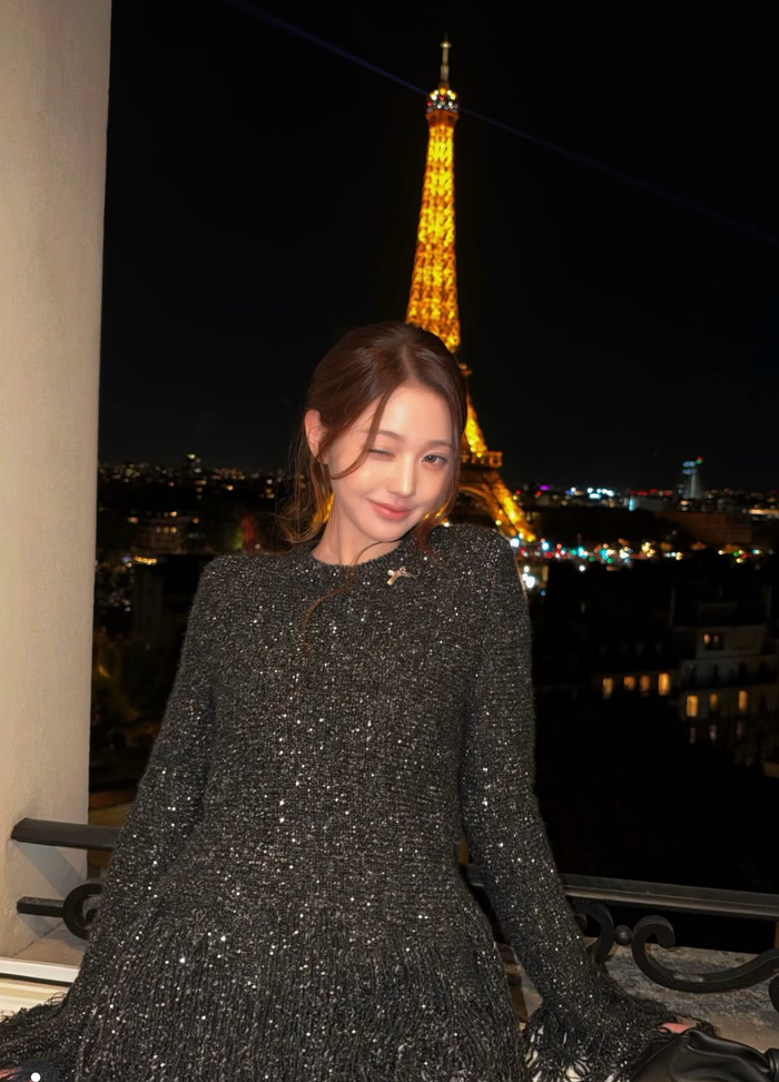 Jang Won Young (IVE) 'lột xác' đầy quyến rũ tại Pháp Ảnh 1