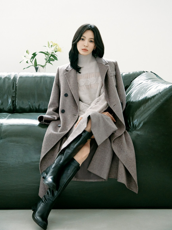Song Hye Kyo biến hóa với nhiều phong cách, điểm chung là đều toát lên vẻ đẹp thanh lịch, cuốn hút.&nbsp;