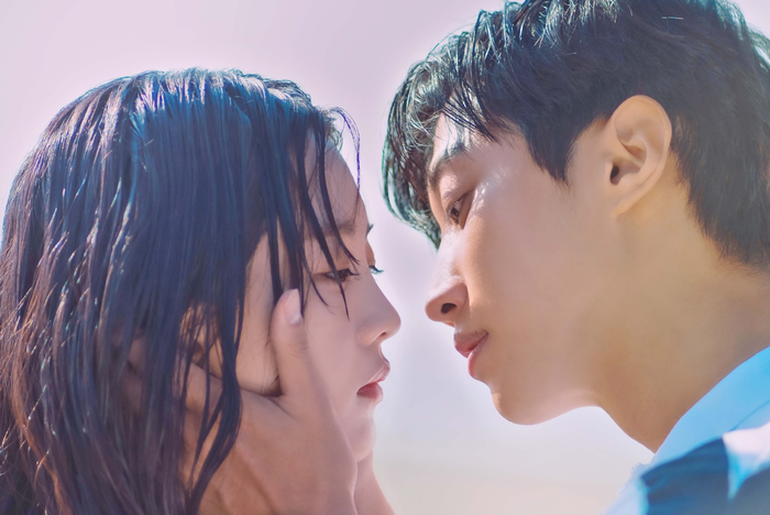 Summer Vacation có sự tham gia của Jin Young, Cho Yi Hyun và Hong Ye Ji, lên sóng từ ngày 26/10 vào thứ Hai và thứ Ba lúc 22h50 trên Lifetime, đồng thời có mặt trên Viki.